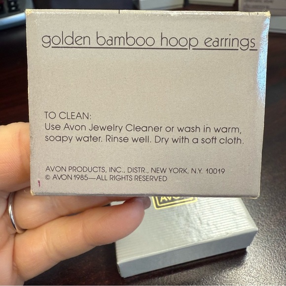 Avon “Golden Bamboo” Goldtone Hoop clip Earrings NIB 1985 - Picture 2 of 4